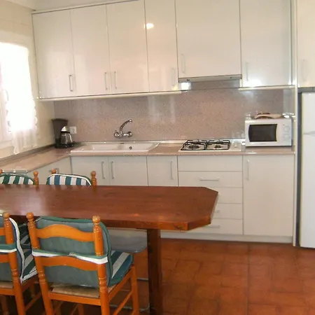 Holiday home Les Palmeres 28 *